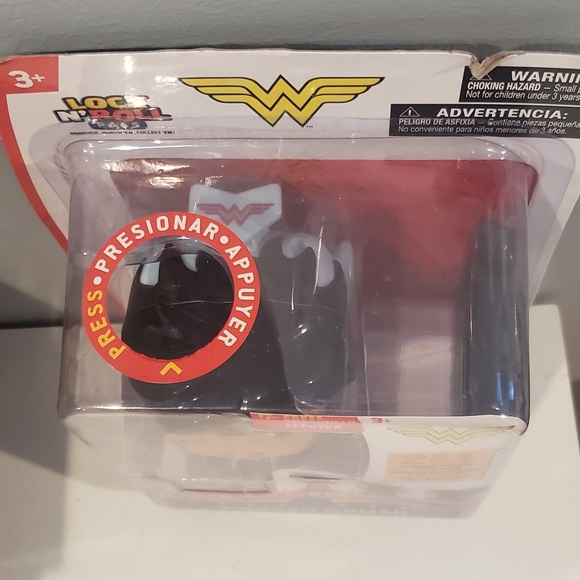 DC Lock N Roll Wonder Woman - Picture 2 of 8